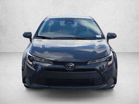 Used 2025 Toyota Corolla LE FWD image 2