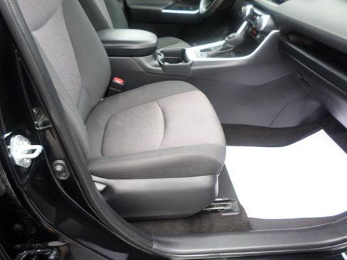 Used 2019 Toyota RAV4 XLE image 2