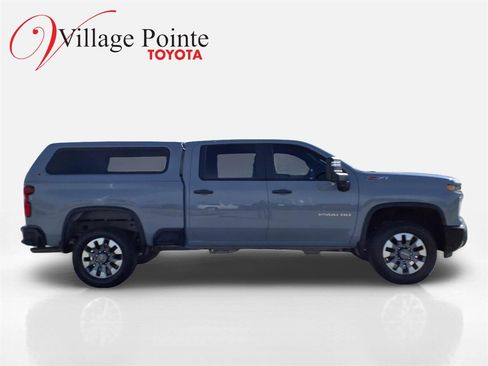 Used 2024 Chevrolet Silverado 2500 Custom w/ Custom Convenience Package image 8
