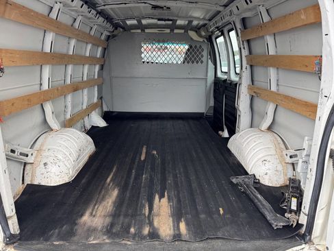 Used 2015 GMC Savana 2500 image 35