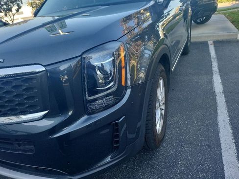 Used 2021 Kia Telluride LX FWD image 1