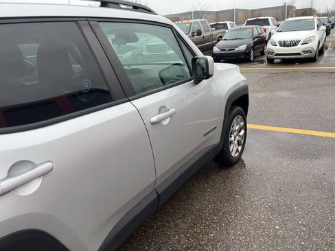 Used 2015 Jeep Renegade Latitude image 16