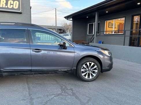 Used 2017 Subaru Outback 2.5i Limited image 3