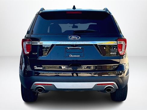 Used 2017 Ford Explorer XLT w/ Equipment Group 202A image 6