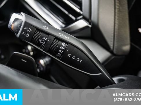 Used 2025 GMC Yukon XL Denali RWD image 31