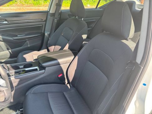 Used 2025 Nissan Altima 2.5 SV FWD image 32