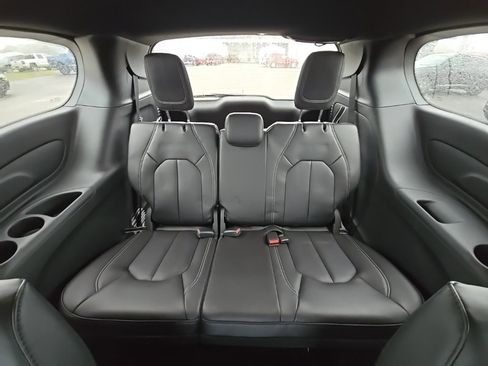New 2026 Chrysler Pacifica Select image 19