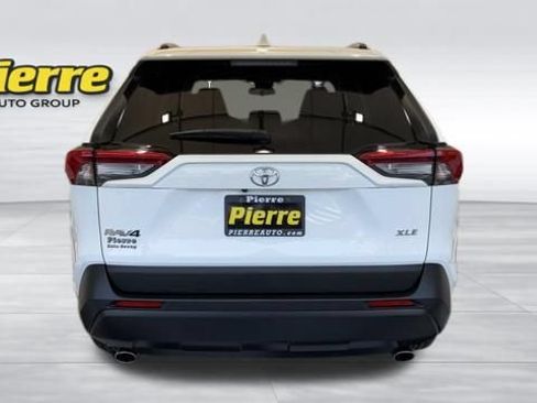 Used 2025 Toyota RAV4 XLE FWD image 3