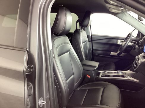 Used 2023 Ford Explorer XLT w/ Equipment Group 202A AWD/4WD image 8