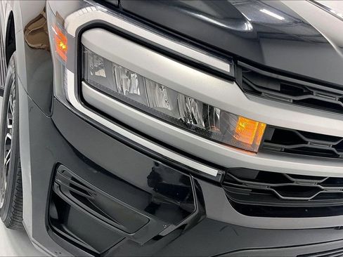 Used 2024 Ford Expedition XLT RWD image 31