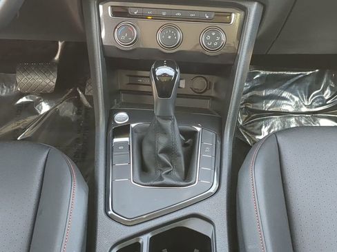 Used 2024 Volkswagen Tiguan Wolfsburg Edition image 19