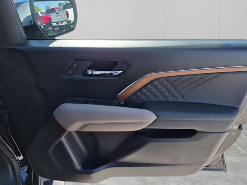 New 2026 GMC Canyon Denali w/ LPO, Denali Black Edition AWD/4WD image 17