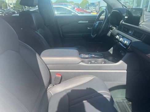 Used 2023 Honda Pilot TrailSport image 4