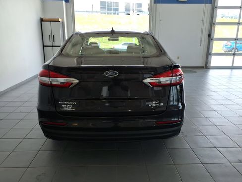 Used 2019 Ford Fusion SE FWD image 6
