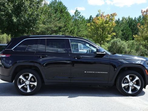 Used 2023 Jeep Grand Cherokee 4WD 4xe image 3