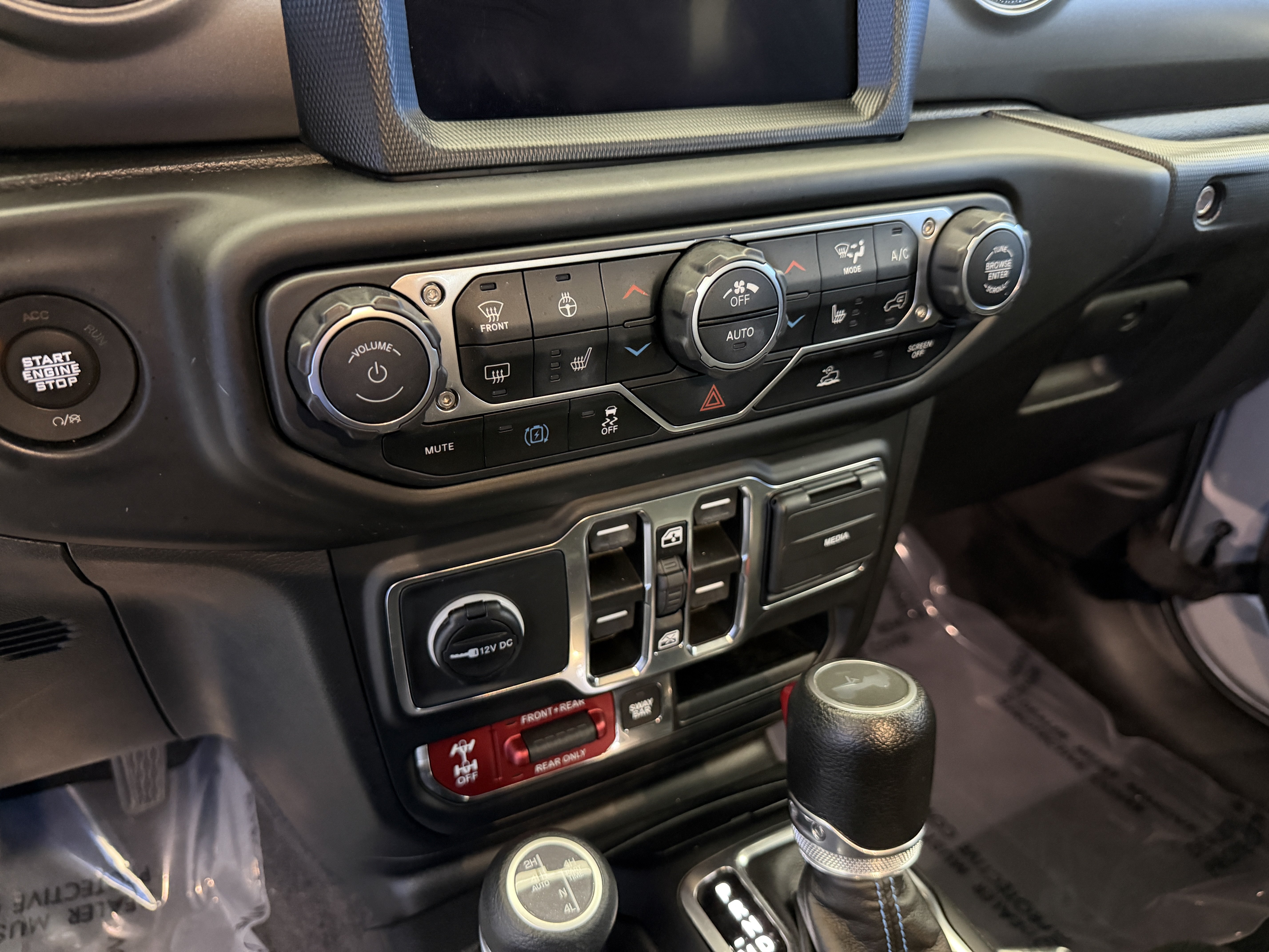 Used 2023 Jeep Wrangler Unlimited Rubicon 4xe w/ Cold Weather Group AWD/4WD image 21