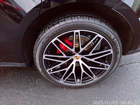 Used 2023 Porsche Macan S image 12