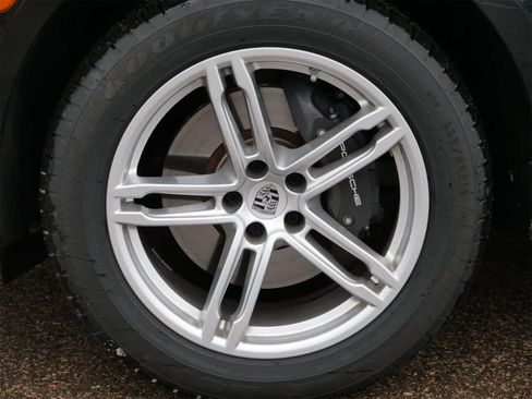 Used 2025 Porsche Macan image 7