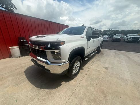 Used 2021 Chevrolet Silverado 2500 LT w/ Z71 Off-Road Package AWD/4WD image 2