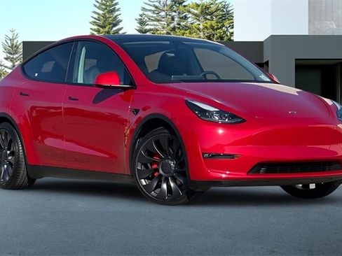 Used 2023 Tesla Model Y Performance image 2