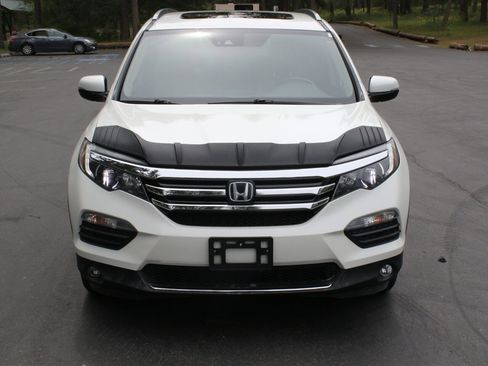 Used 2018 Honda Pilot Elite image 2