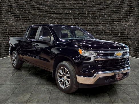 Used 2022 Chevrolet Silverado 1500 LT AWD/4WD image 1