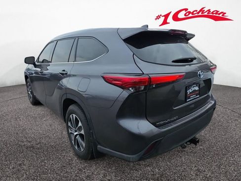 Used 2021 Toyota Highlander XLE AWD/4WD image 10