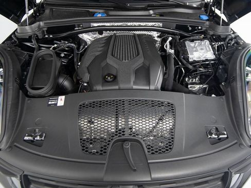 New 2026 Porsche Macan image 42