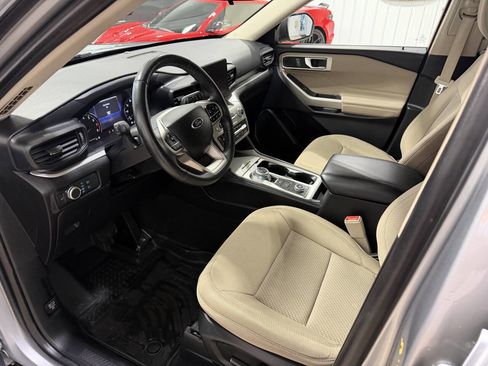 Used 2022 Ford Explorer XLT image 28