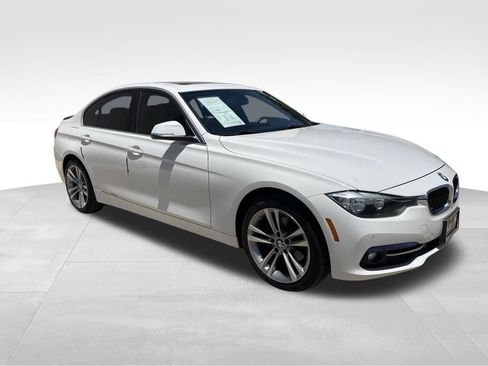 Used 2017 BMW 330i Sedan RWD image 3