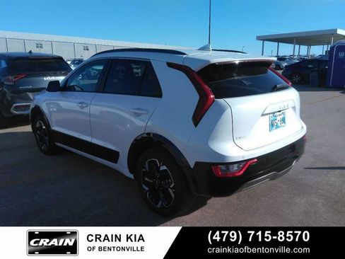 Certified 2024 Kia Niro Wind FWD image 7