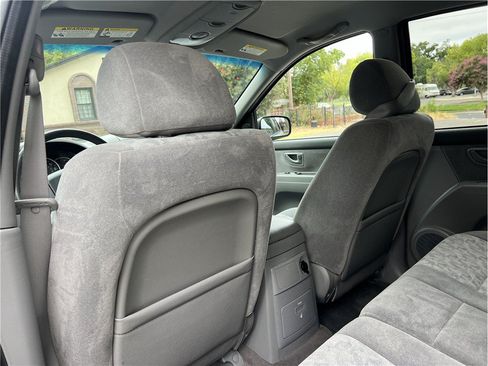 Used 2008 Kia Sorento 2WD image 12