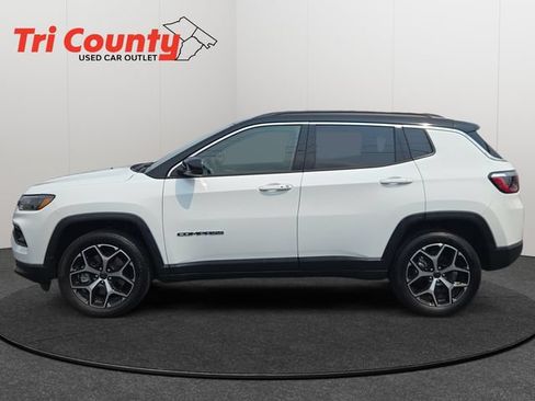 Used 2025 Jeep Compass Limited AWD/4WD image 5