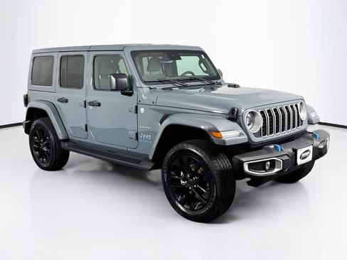 Used 2024 Jeep Wrangler Unlimited Sahara w/ Technology Group AWD/4WD image 2