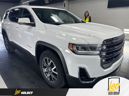 Used 2023 GMC Acadia SLE image 1