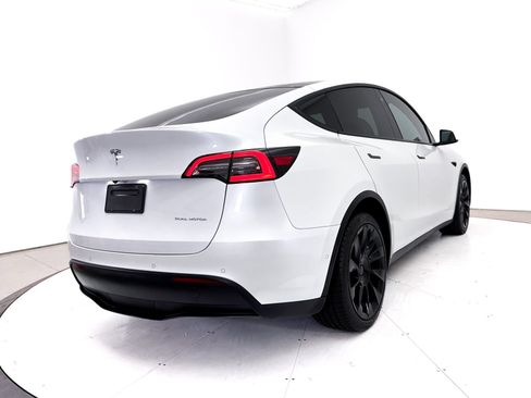 Used 2021 Tesla Model Y Long Range AWD/4WD image 17