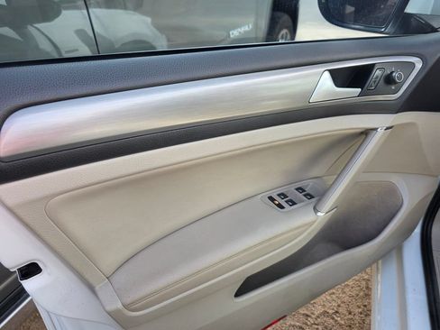 Used 2016 Volkswagen Golf Limited Edition FWD image 15