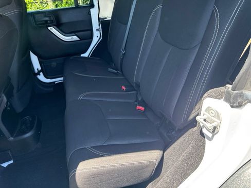 Used 2016 Jeep Wrangler Unlimited Rubicon w/ Connectivity Group AWD/4WD image 32