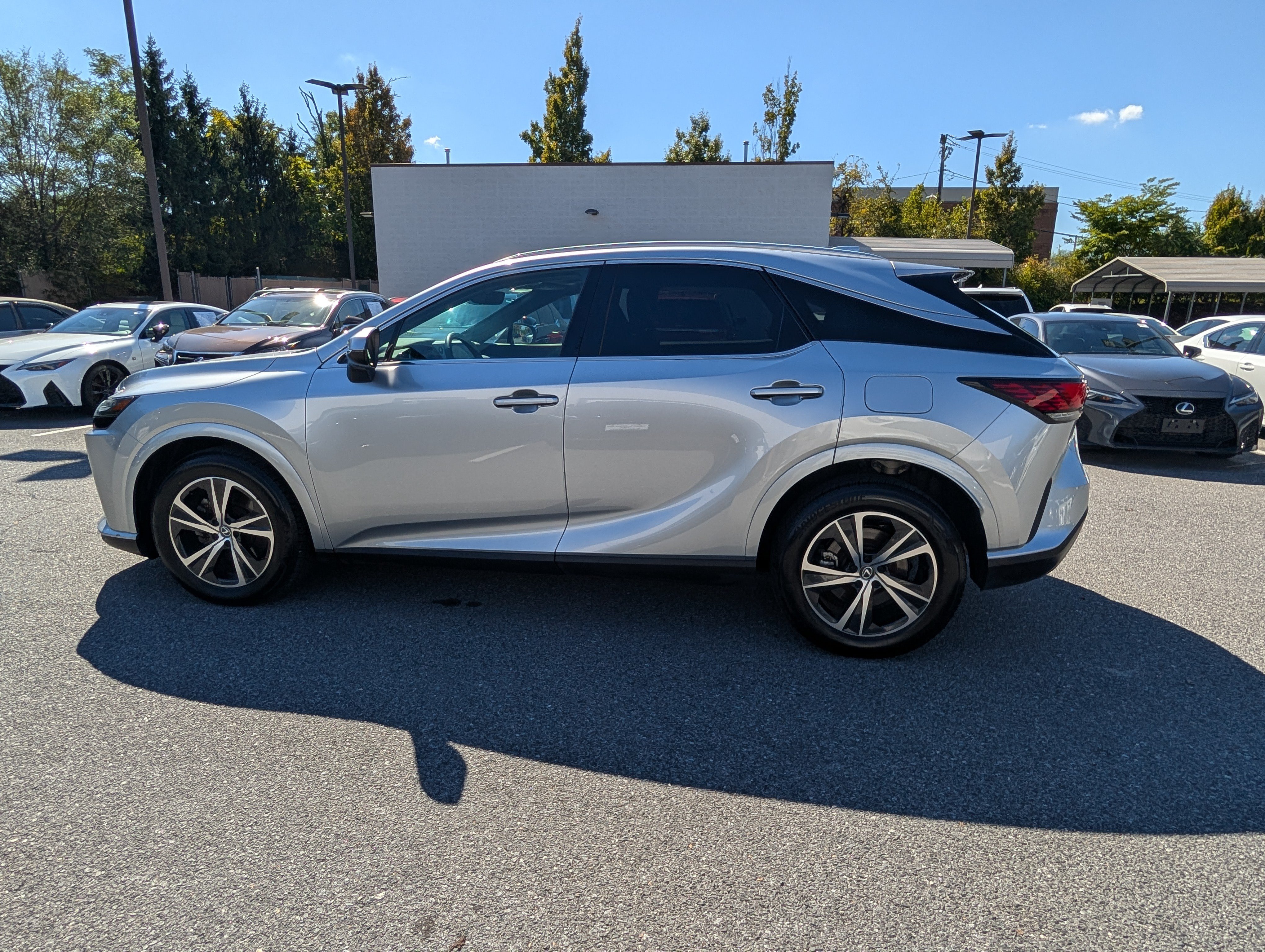 Used 2024 Lexus RX 350 Premium w/ Cold Area Package AWD/4WD image 6