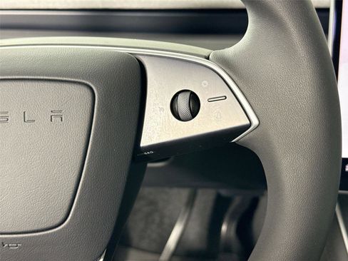 Used 2026 Tesla Model Y Long Range image 25