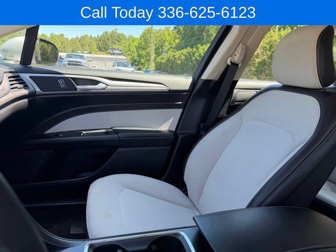 Used 2019 Ford Fusion SE w/ Equipment Group 151A FWD image 24