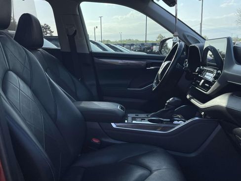 Used 2021 Toyota Highlander Platinum image 12