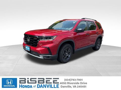Used 2025 Honda Pilot TrailSport image 1