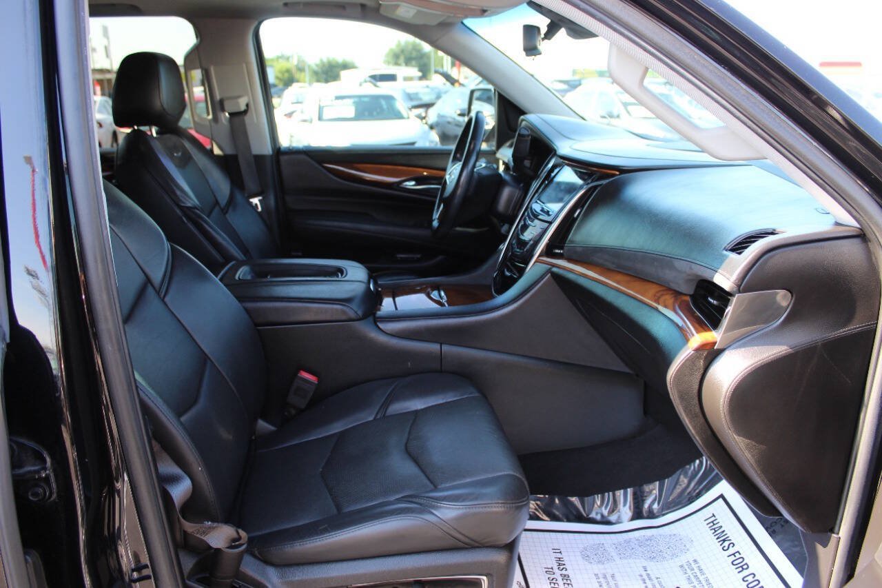 Used 2017 Cadillac Escalade Premium Luxury RWD image 9