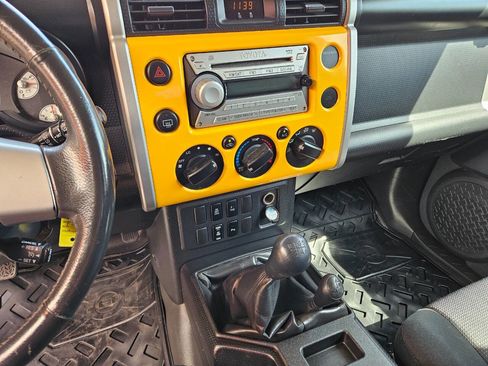 Used 2007 Toyota FJ Cruiser 4WD image 10