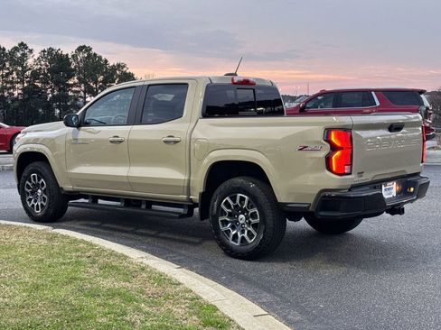 Used 2023 Chevrolet Colorado Z71 w/ Z71 Convenience Package 2 image 8