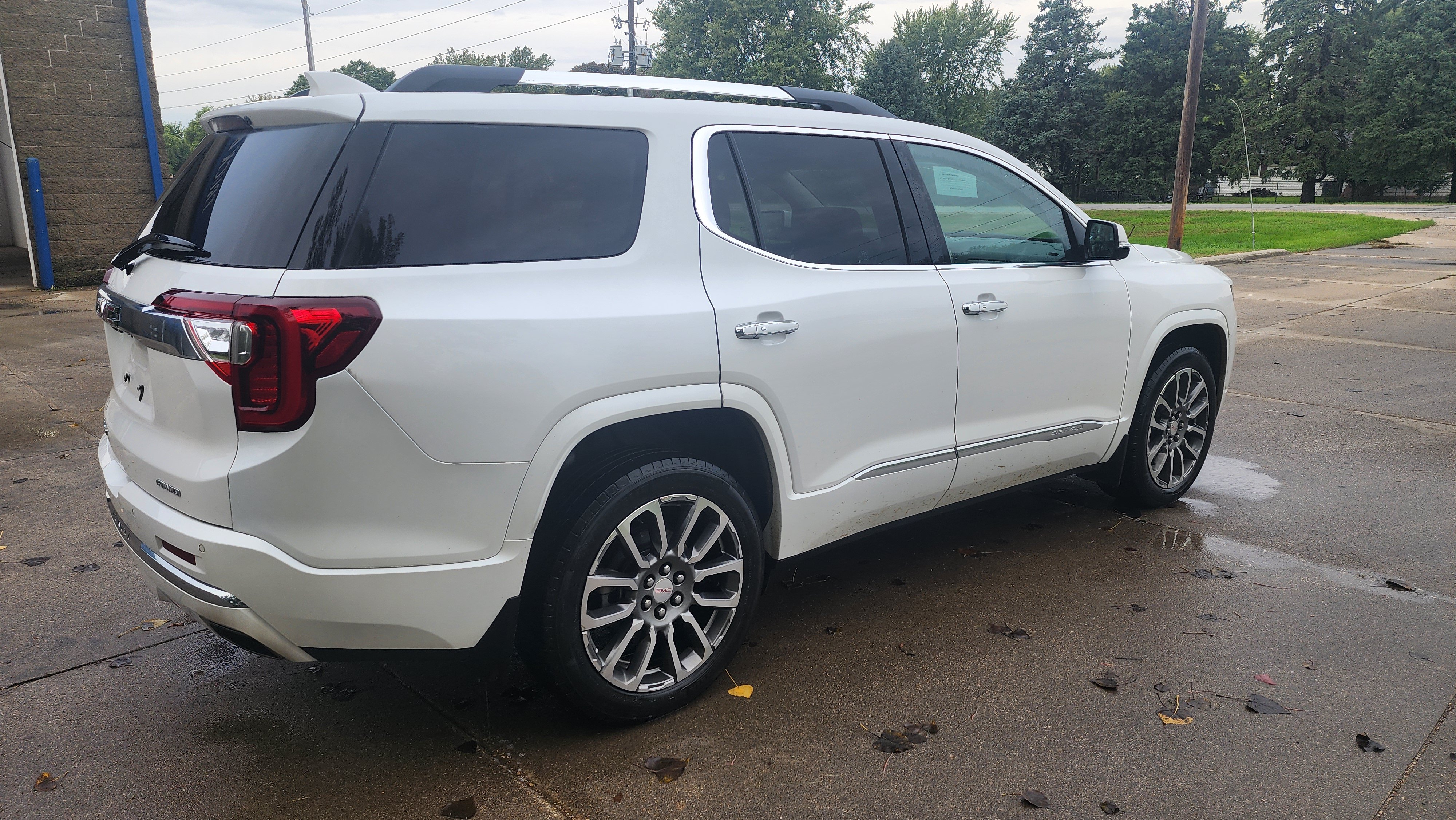 Used 2022 GMC Acadia Denali w/ Denali Ultimate Package AWD/4WD image 4