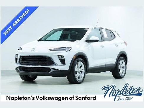 Used 2024 Buick Encore GX Preferred FWD image 1