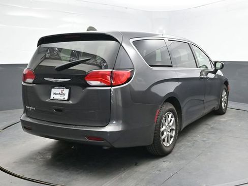 Used 2023 Chrysler Voyager LX image 6