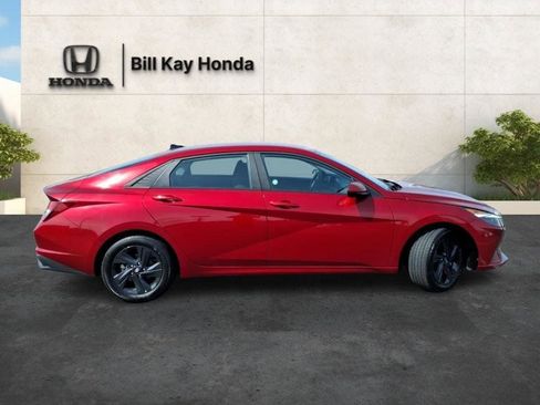 Used 2023 Hyundai Elantra SEL image 2